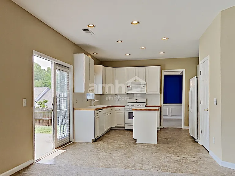 3374 Hunters Point Rd — Photo 3