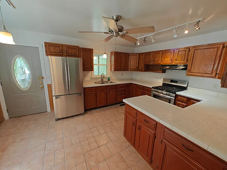 3350 Valley View Dr — Photo 5