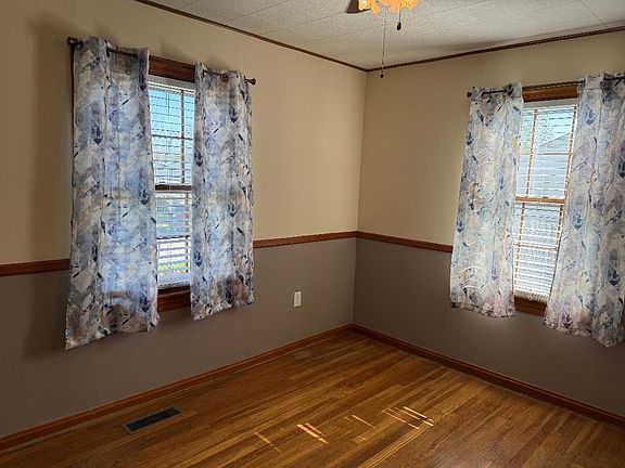 5th image of 1105 B St