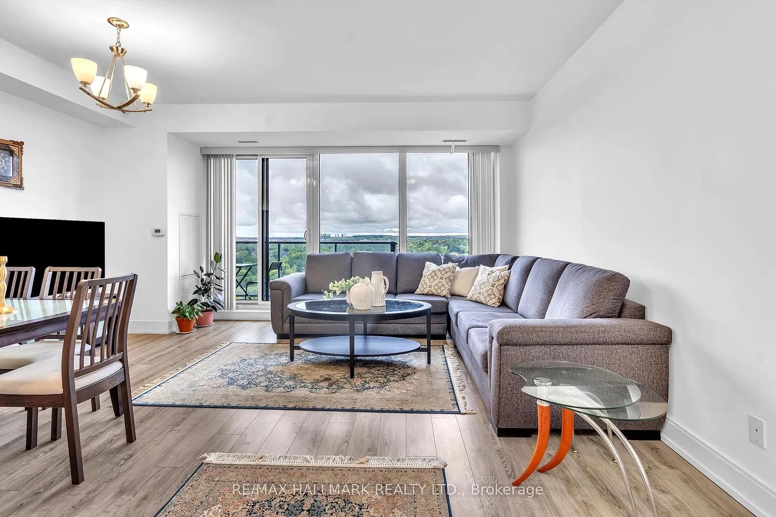 9608 Yonge St #1609A photo 1