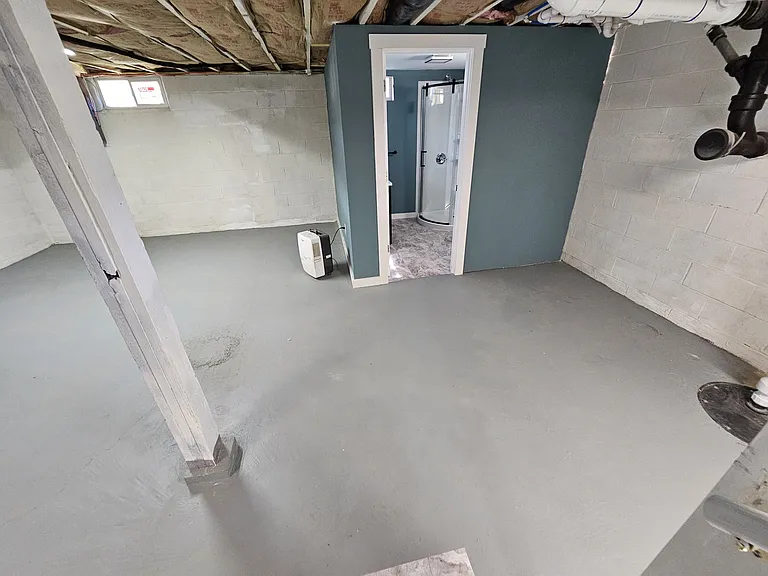 240 Adamson St — Photo 19