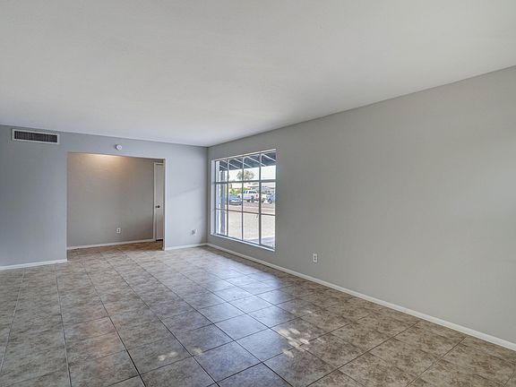 5th image of 3942 W Gardenia Ave