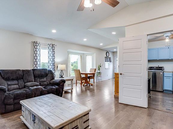 5th image of 744 N Wakefield Ave