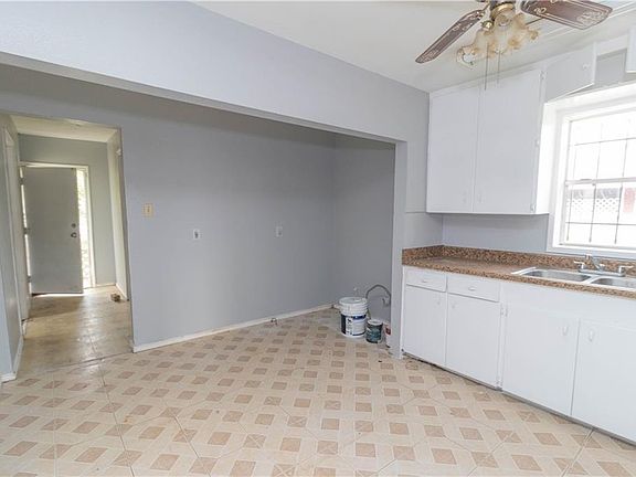 5th image of 141 Virginia Ave