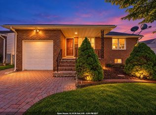 696 1st St, Secaucus, NJ 07094