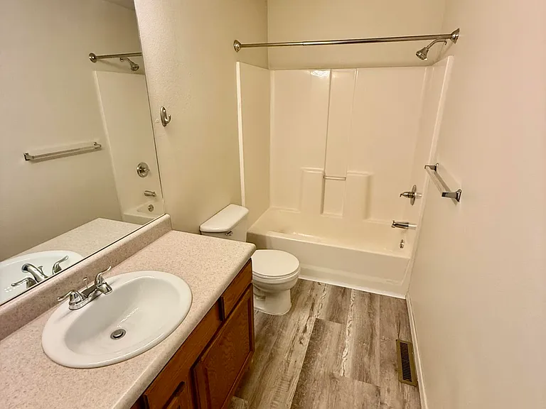 210 Forest Ln — Photo 17