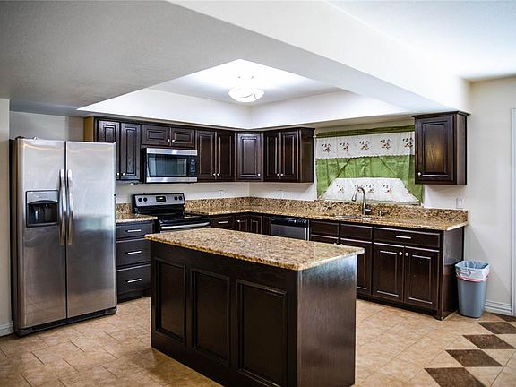 4th image of 705 Pinoak Dr