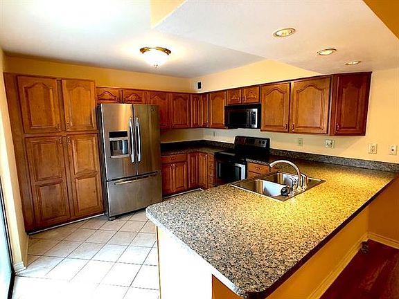 4th image of 1500 W Esplanade Ave APT 24C