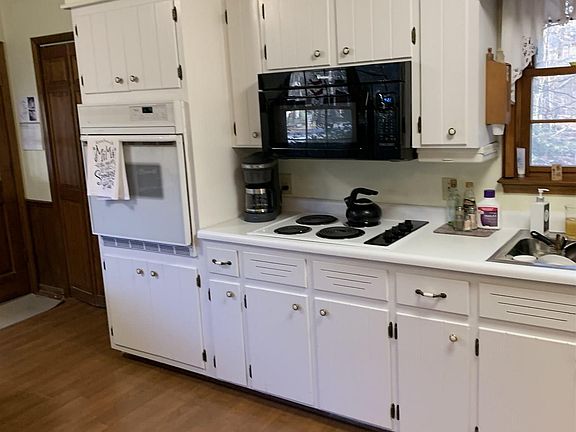 3rd image of 844 Sherwood Dr