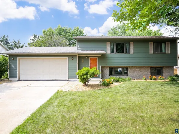 108 W Birchwood Dr, Brandon, SD 57005