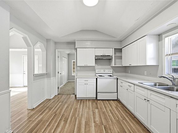 5th image of 4026 Zapata St