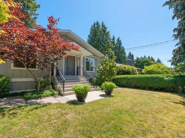 1956 Westview Dr, North Vancouver, BC V7M 3A9