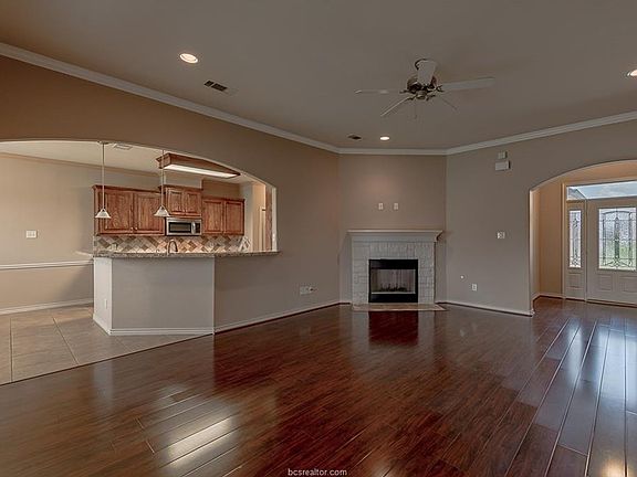 3rd image of 3904 Tournay Ln
