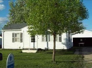 306 1st St, Washburn, IA 50702
