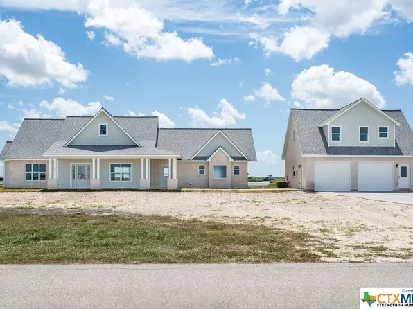 105 Redfish Retreat Dr, Pt Lavaca, TX 77979