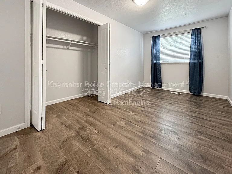 1773 W Victory Rd — Photo 11