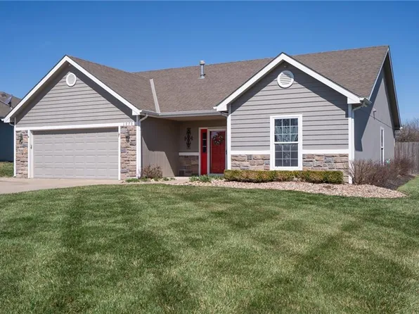 1075 Firetree Ave, Baldwin City, KS 66006
