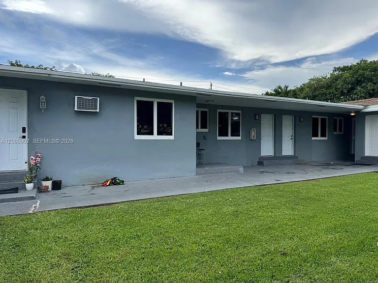 1864 NW 28th St #5 — Photo 4