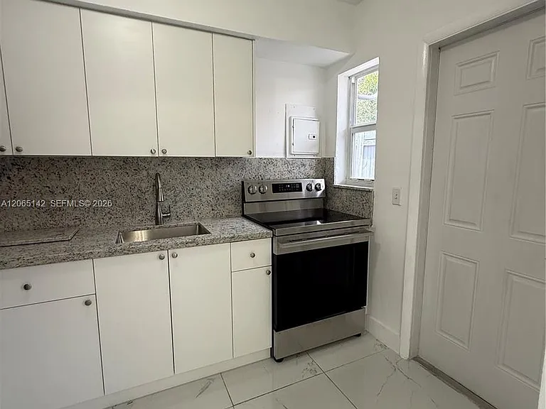3177 SW 27th Ter #3177 — Photo 8