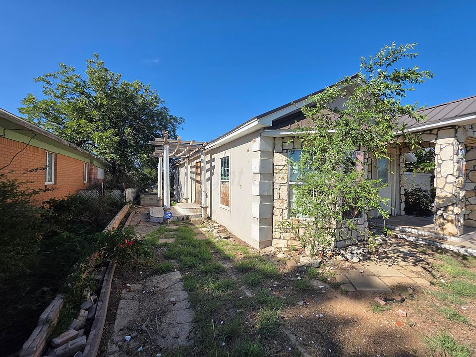 2nd image of 1303 NW 12th Ave