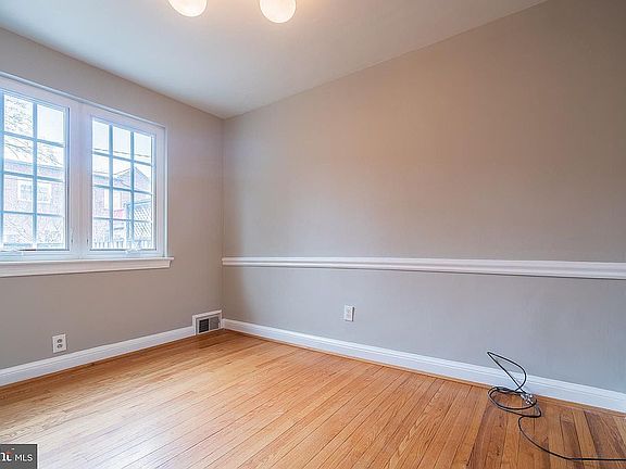 5th image of 707 Avon Pl