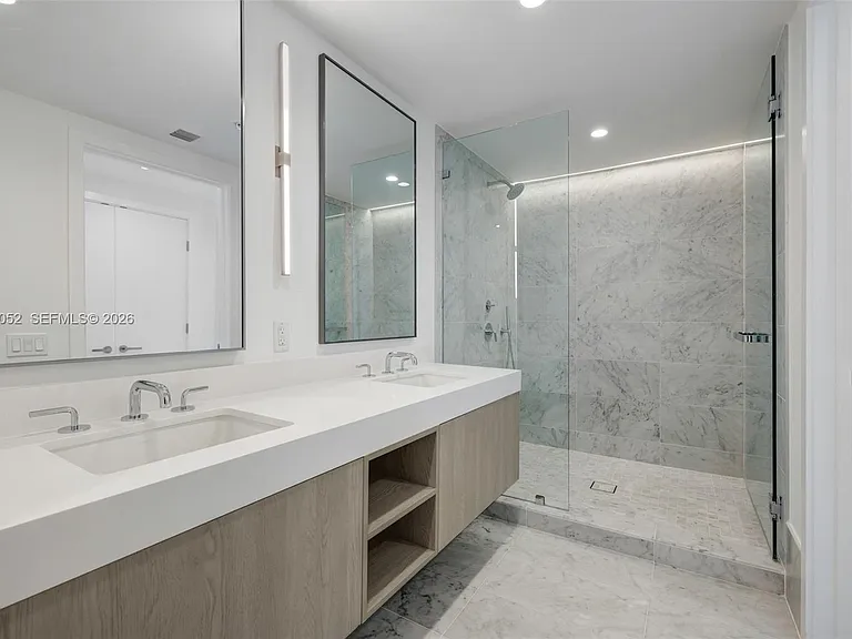 9221 E Bay Harbor Dr #210 — Photo 14