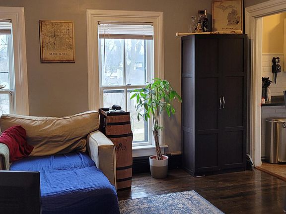 2nd image of 313 Lafayette Ave NE #2