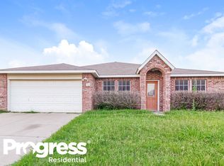 724 Sparrow Dr, Saginaw, TX 76131