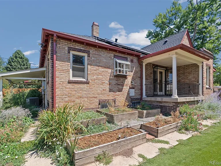 1567 Ivanhoe St — Photo 30
