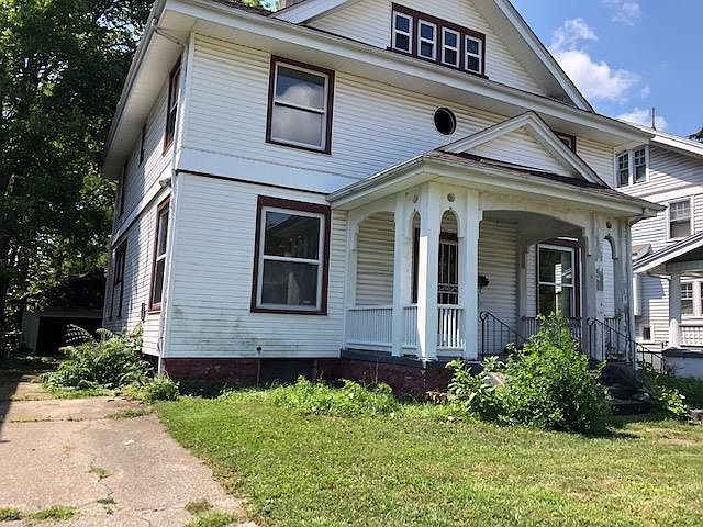 2nd image of 1350 W Grand Ave