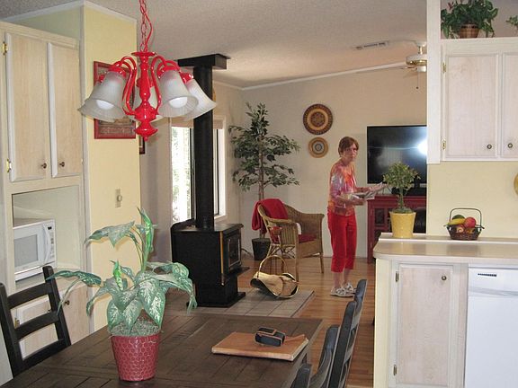 2nd image of 801 N Wildflower Dr