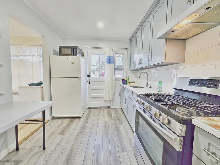 337 Haussner Pl — Photo 5