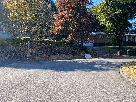 5th image of 927 Belvoir Hills Cir