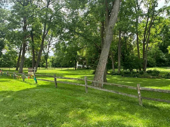 164 Rock Cir, Edgerton, WI 53534