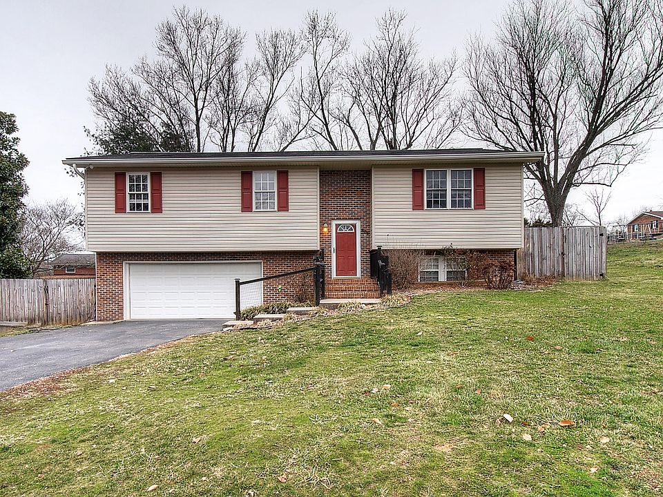 1st image of 404 Foxcroft Dr #Na