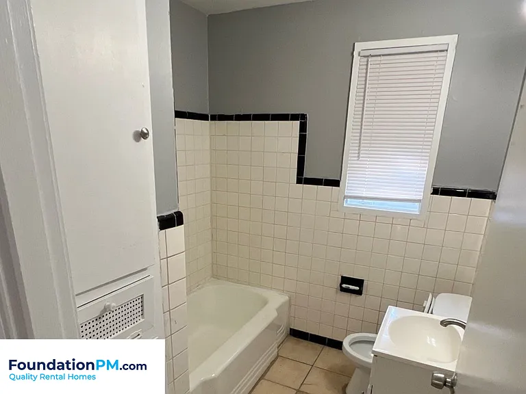 1570 Rebecca St — Photo 16
