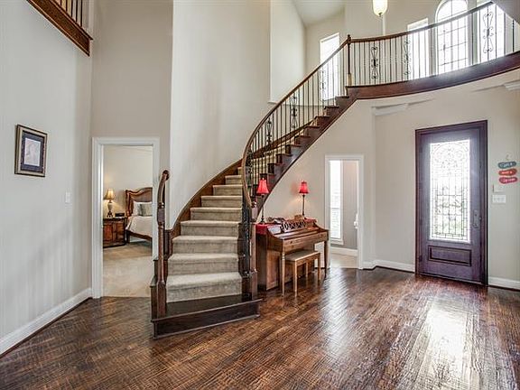 4th image of 3230 Redcliff Ln