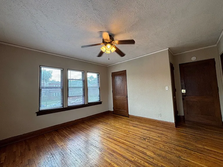 995 Grand Ave — Photo 5