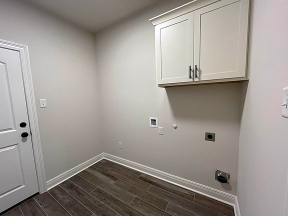 4th image of 4439 Rockwell St