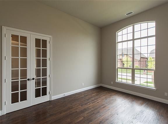 4th image of 3355 Meadowside Dr