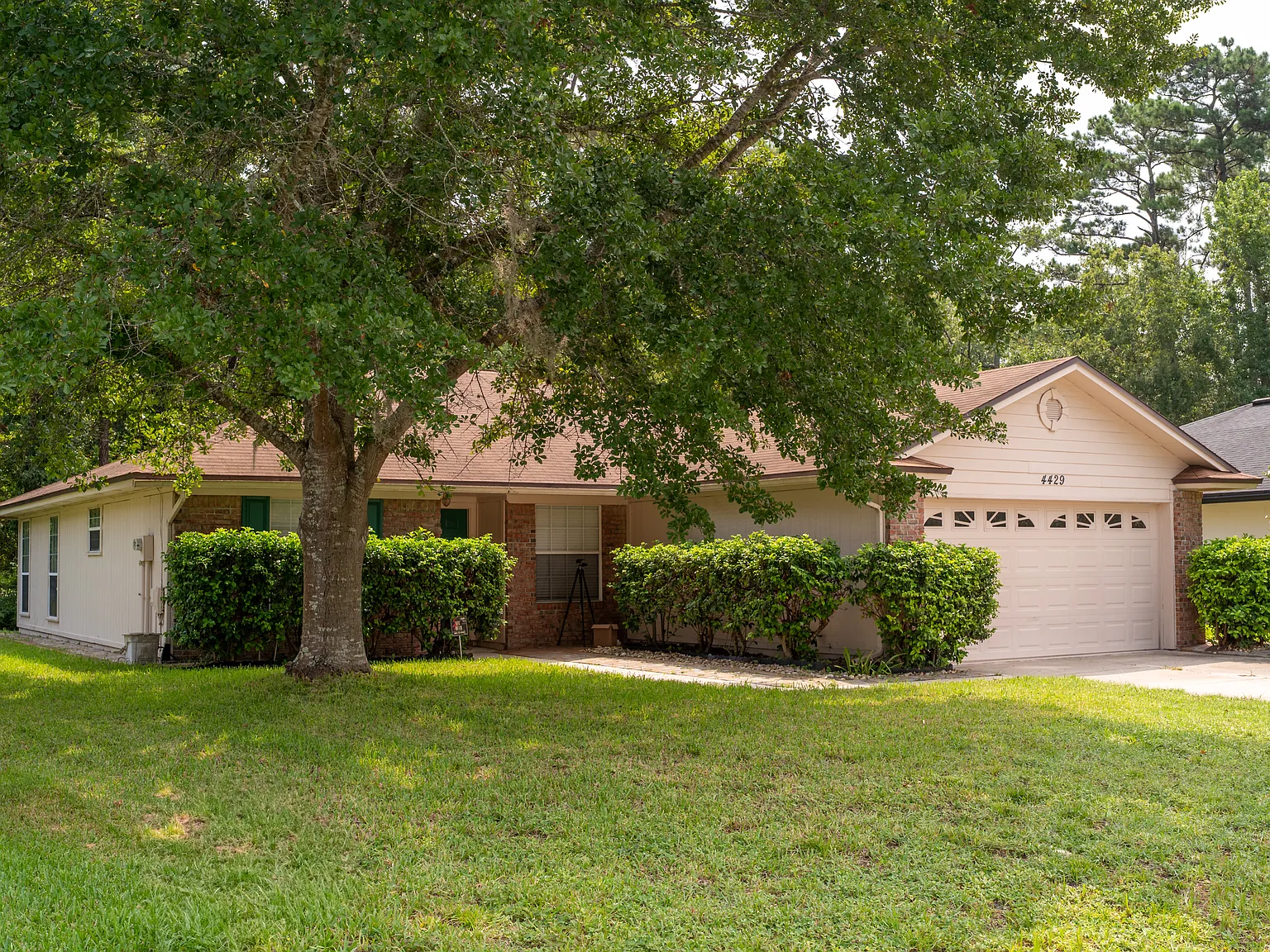 4429 Apple Leaf Dr E — Photo 2