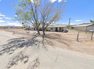 15525 Kiamichi Rd, Apple Valley, CA 92307