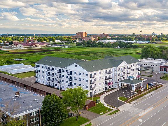 4th image of 1750 Larpenteur Ave W #106