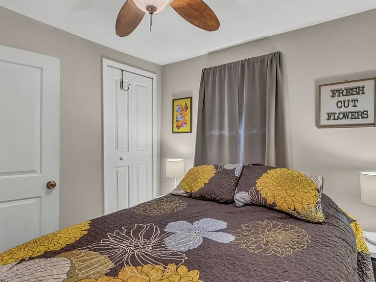 1621 Greenwood Ct — Photo 8