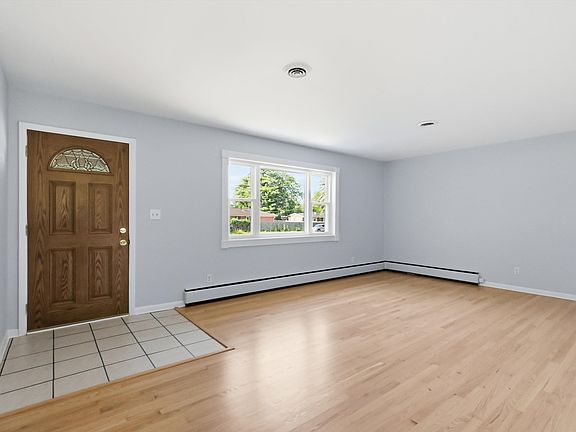 4th image of 4204 E Cragmont Dr