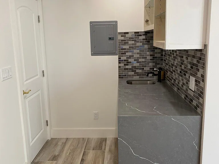 92 Dunsmuir St — Photo 10