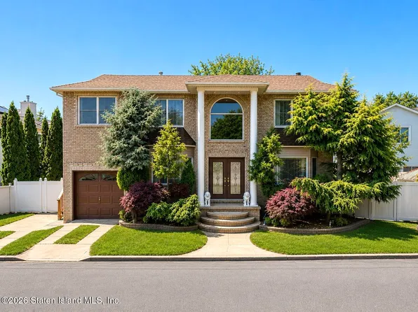 18 Sylvan Ct, Staten Island, NY 10307