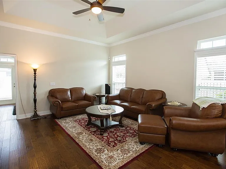 7440 SW 80th Dr — Photo 2