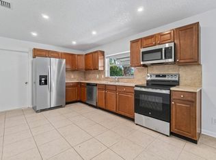 751 Hummingbird Way APT 7, North Palm Beach, FL 33408