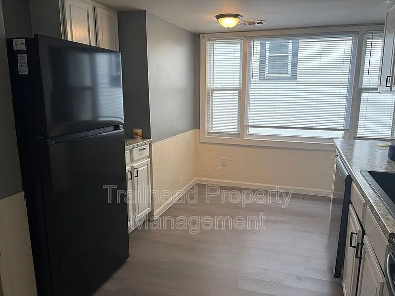 3 bed, 1.0 bath, 874 sqft, $1,195 — Photo 3